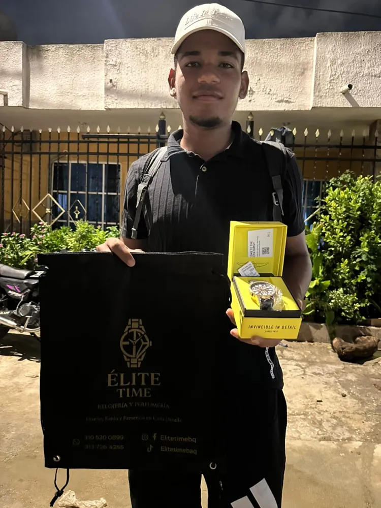 Cliente con su reloj